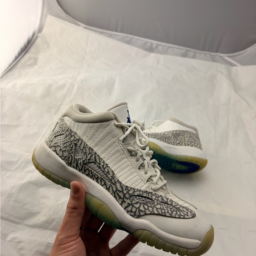 Jordan 11 Low IE Size 6.5